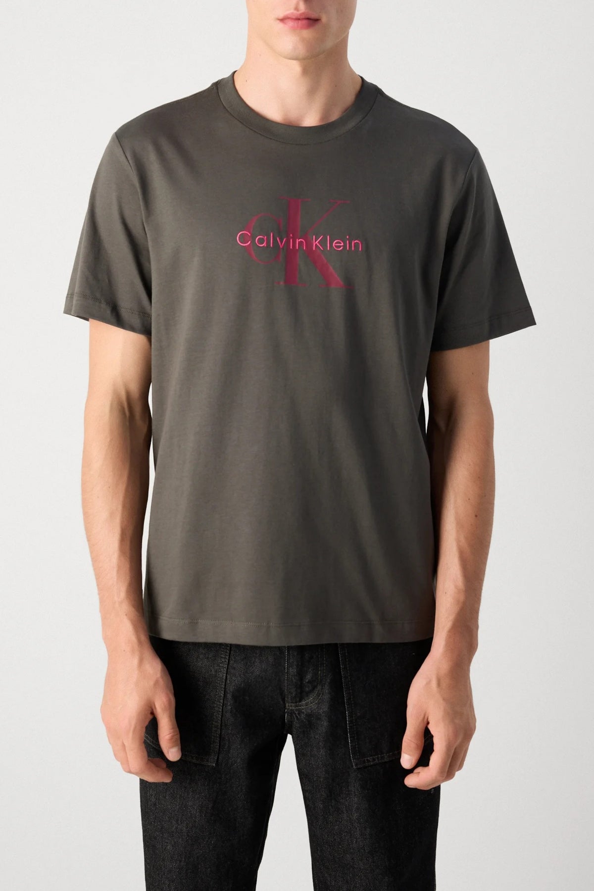 CALVIN KLEIN HERO MONOLOGO TEE S en color MARRON  (1)