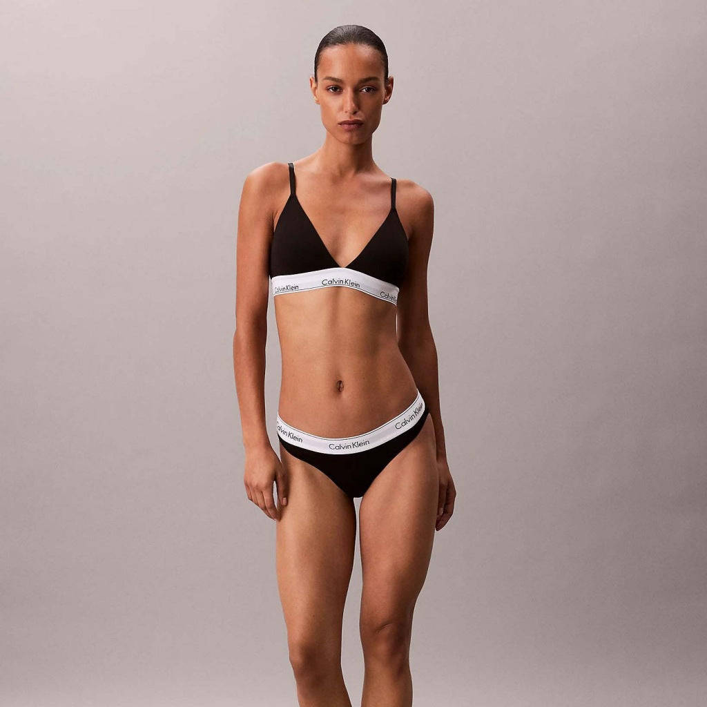 CALVIN KLEIN LIGHTLY LINED TRIANGLE en color NEGRO  (6)