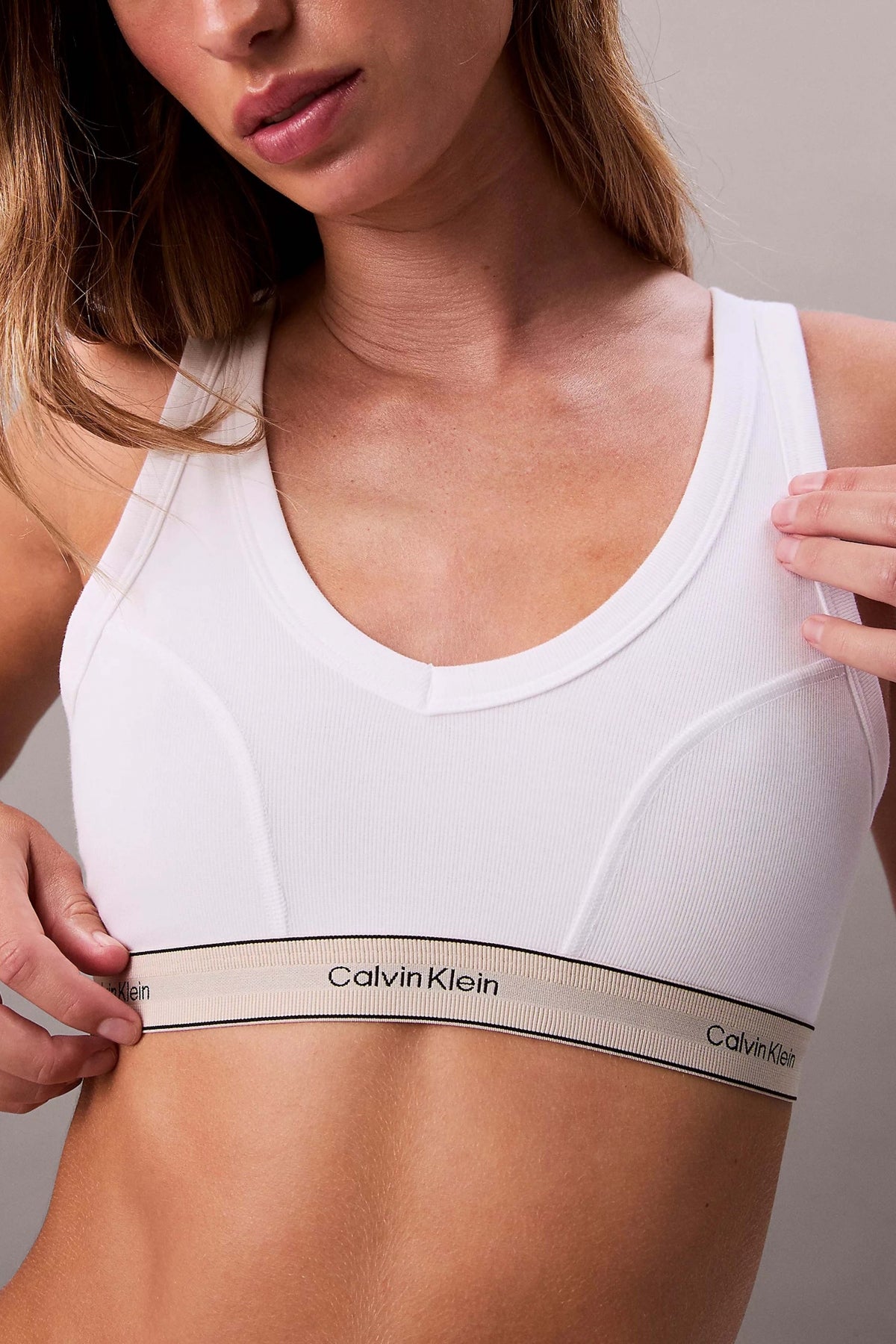 CALVIN KLEIN LIGHTLY LINED TRAINGLE B en color BLANCO  (1)