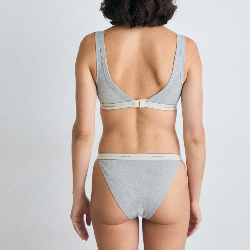 CALVIN KLEIN LIGHTLY LINED TRAINGLE B en color GRIS  (6)