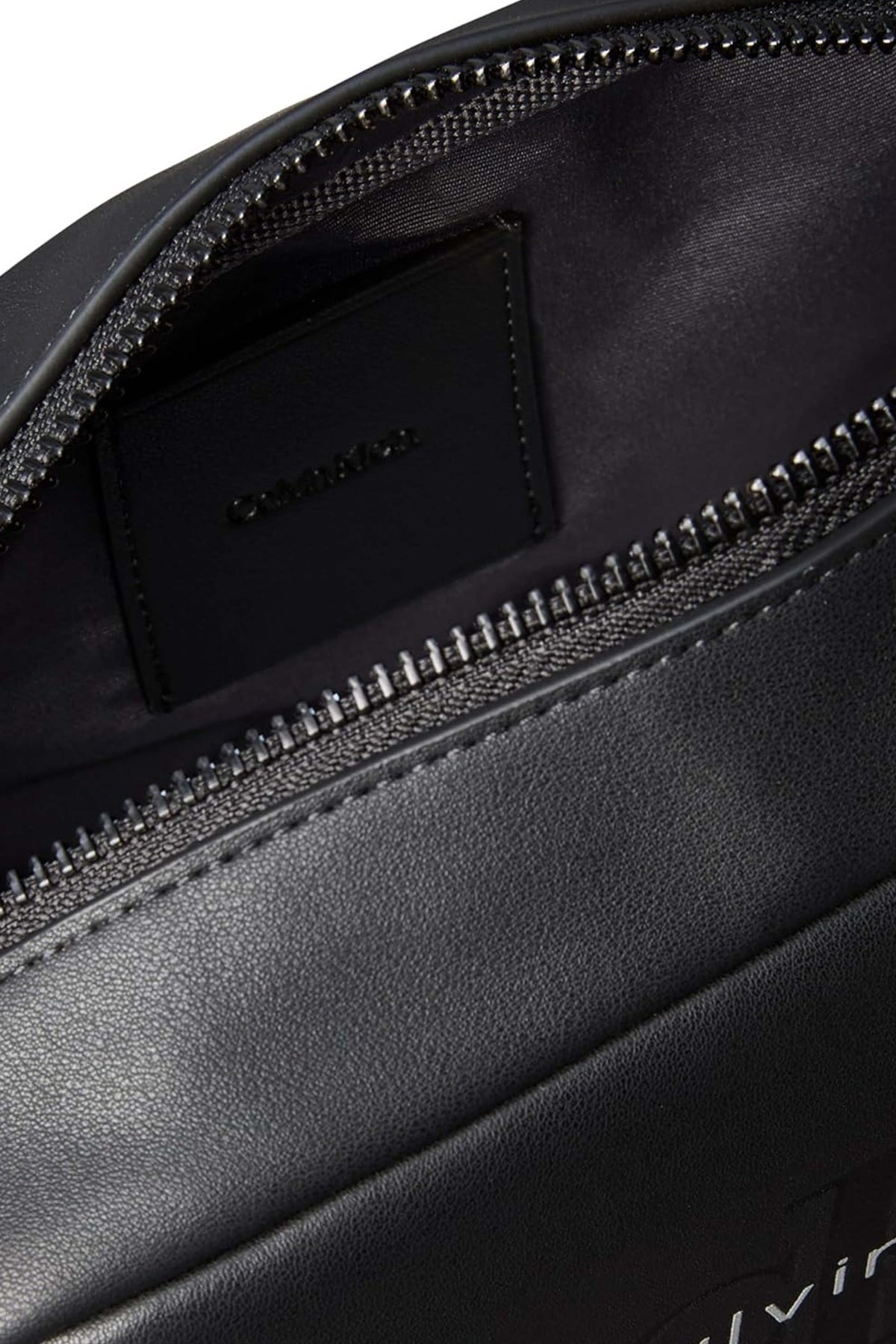 CALVIN KLEIN LVDG en color NEGRO  (3)