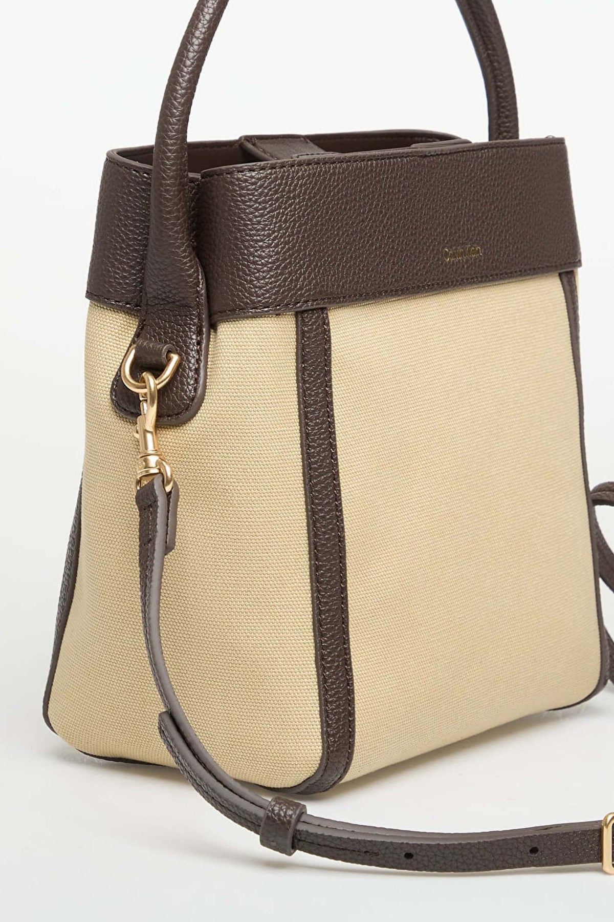 CALVIN KLEIN BUCKET WITH STRAP en color VERDE  (2)