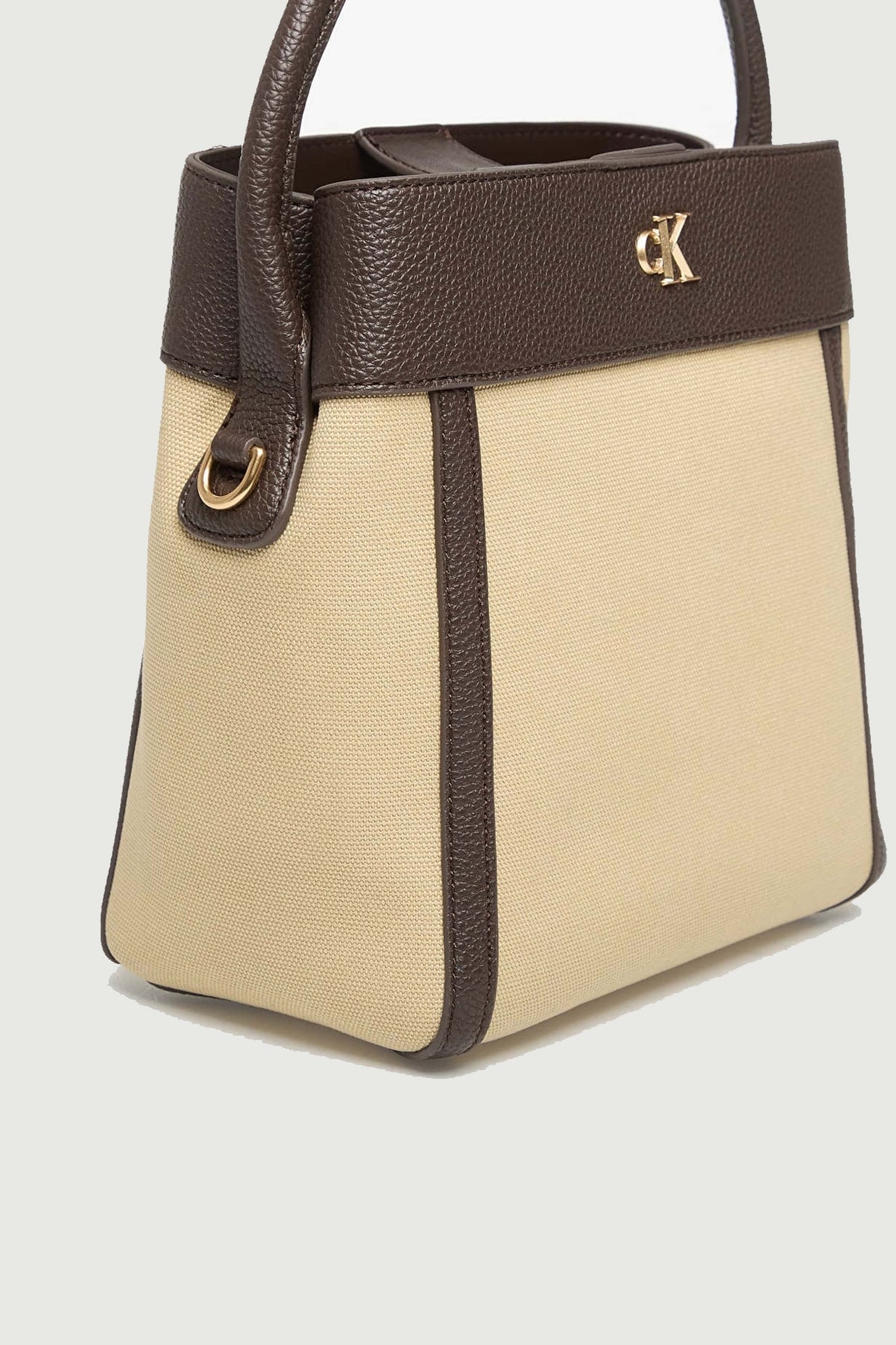CALVIN KLEIN BUCKET WITH STRAP en color VERDE  (3)