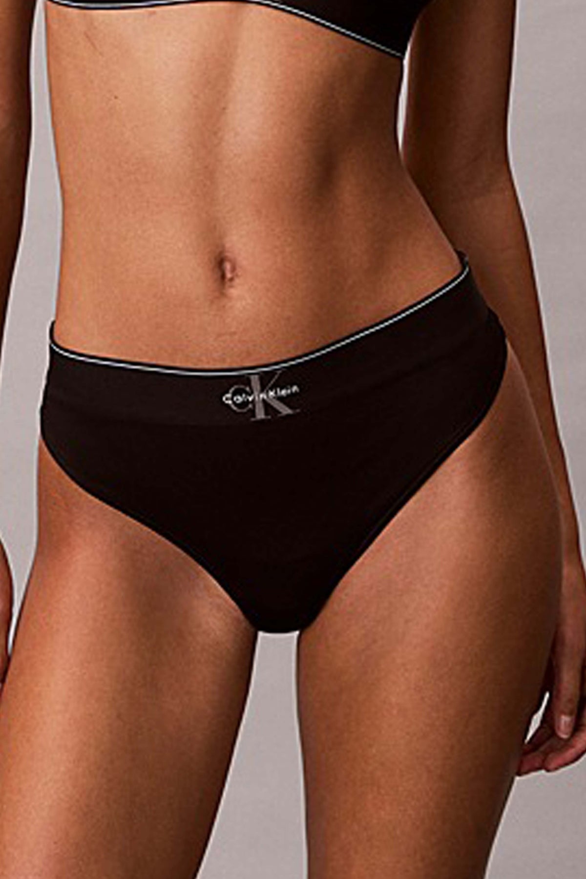 CALVIN KLEIN THONG en color NEGRO  (3)