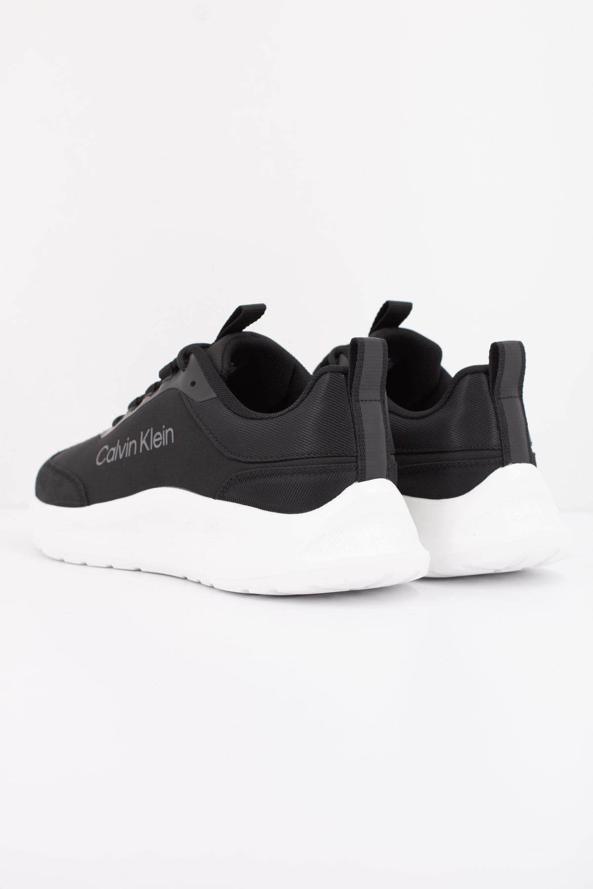 CALVIN KLEIN LIGHT EVA RUNNER NYL-SUE en color NEGRO  (4)