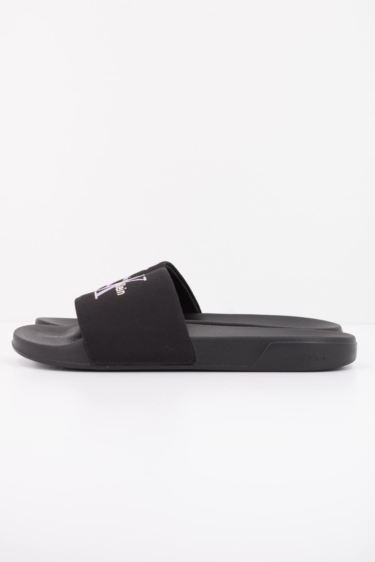 CALVIN KLEIN ESS SLIDE CV en color NEGRO  (1)