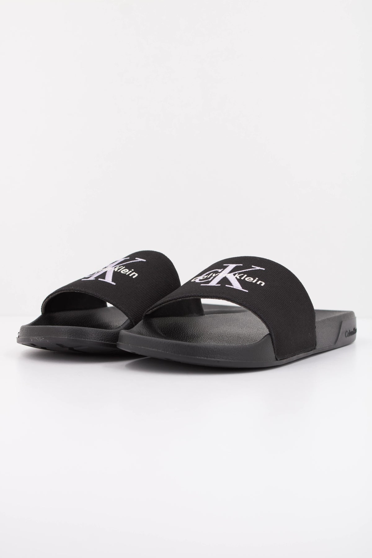 CALVIN KLEIN ESS SLIDE CV en color NEGRO  (2)