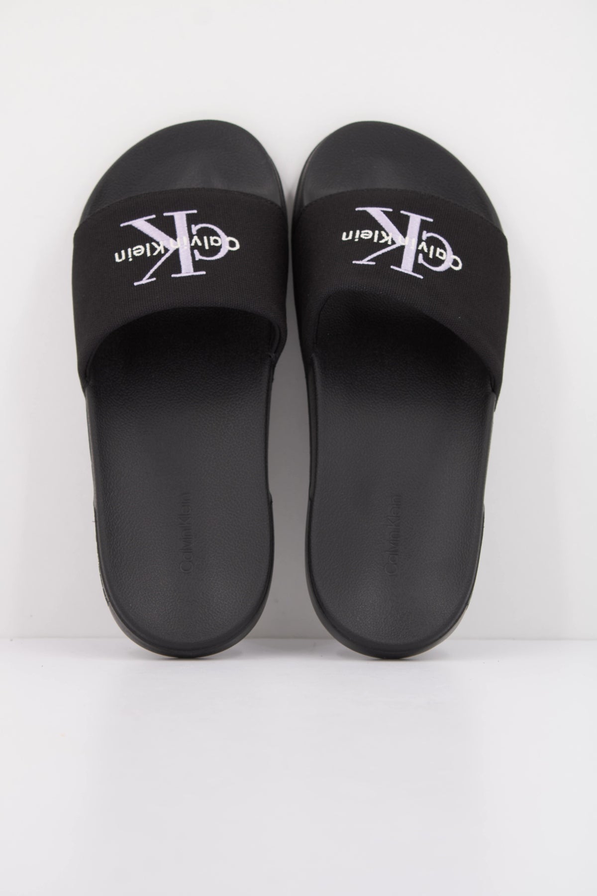 CALVIN KLEIN ESS SLIDE CV en color NEGRO  (3)