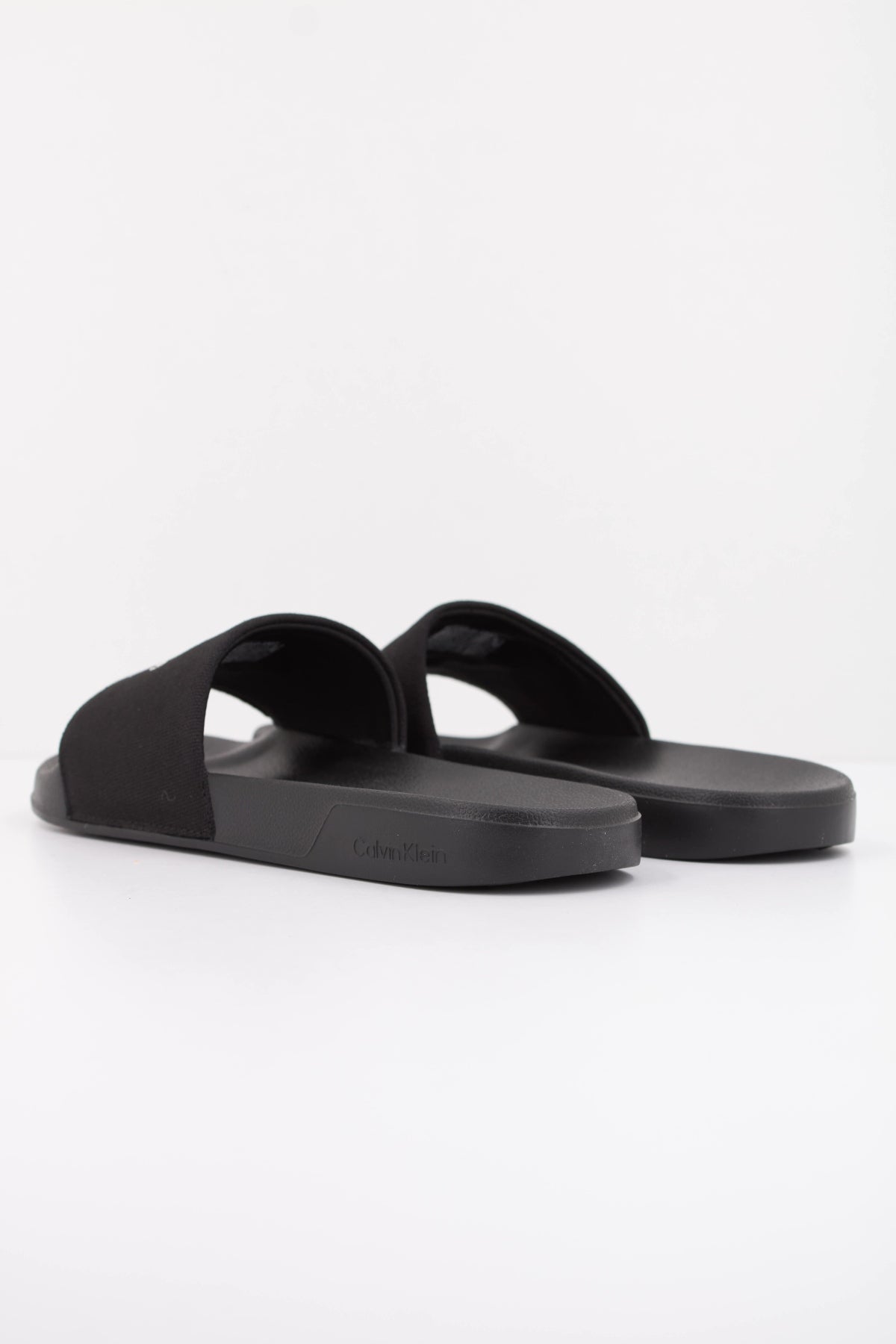 CALVIN KLEIN ESS SLIDE CV en color NEGRO  (4)