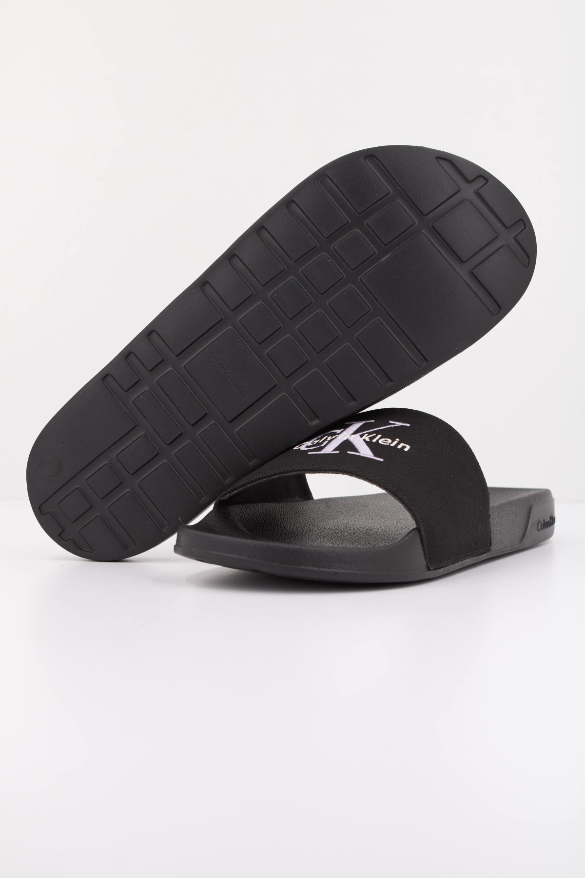 CALVIN KLEIN ESS SLIDE CV en color NEGRO  (5)