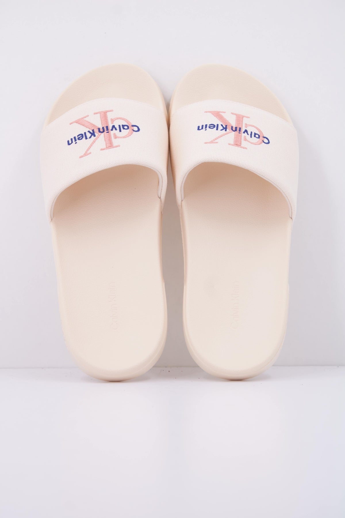 CALVIN KLEIN ESS SLIDE CV en color BEIS  (3)