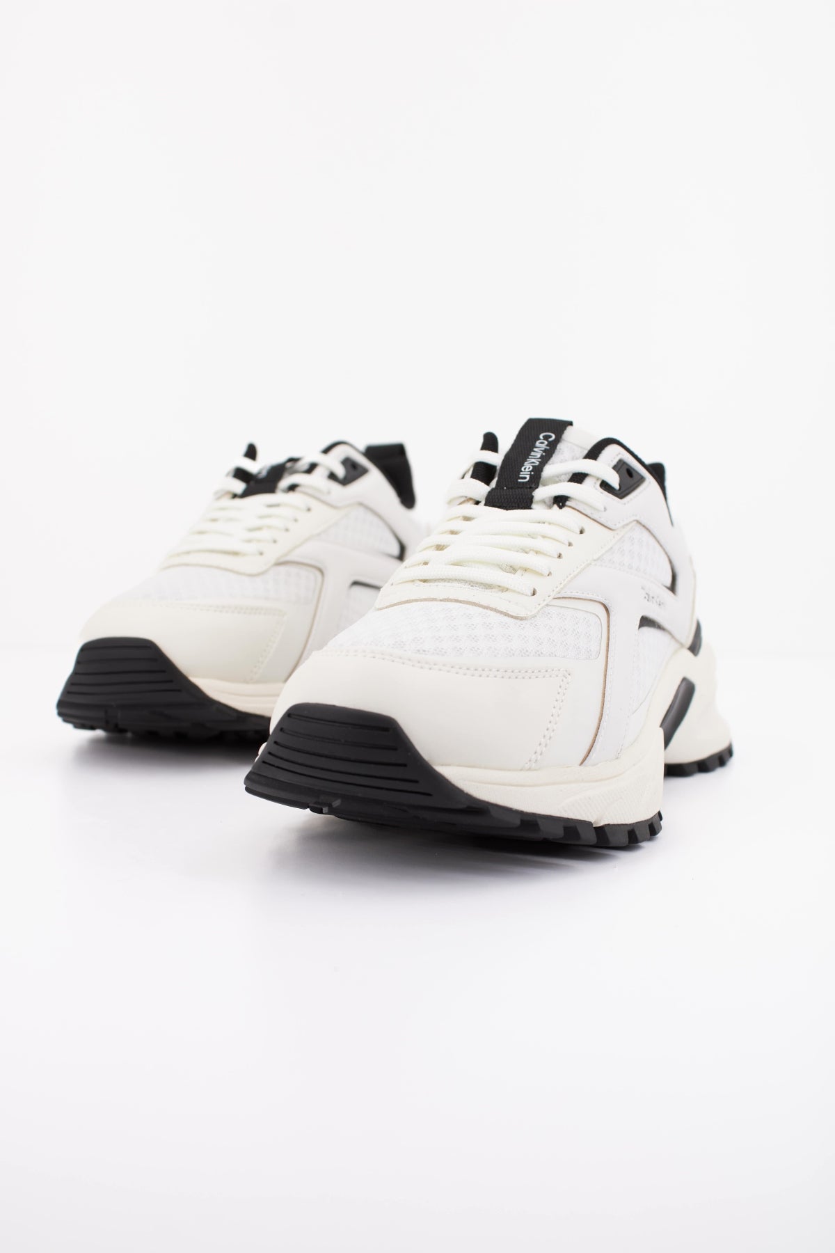 CALVIN KLEIN HIKE RUN CKSTRIPE MESH en color BLANCO  (2)