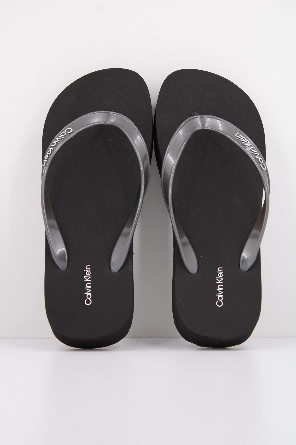 CALVIN KLEIN FLATFORM FLIP FLOP MET T en color NEGRO  (3)