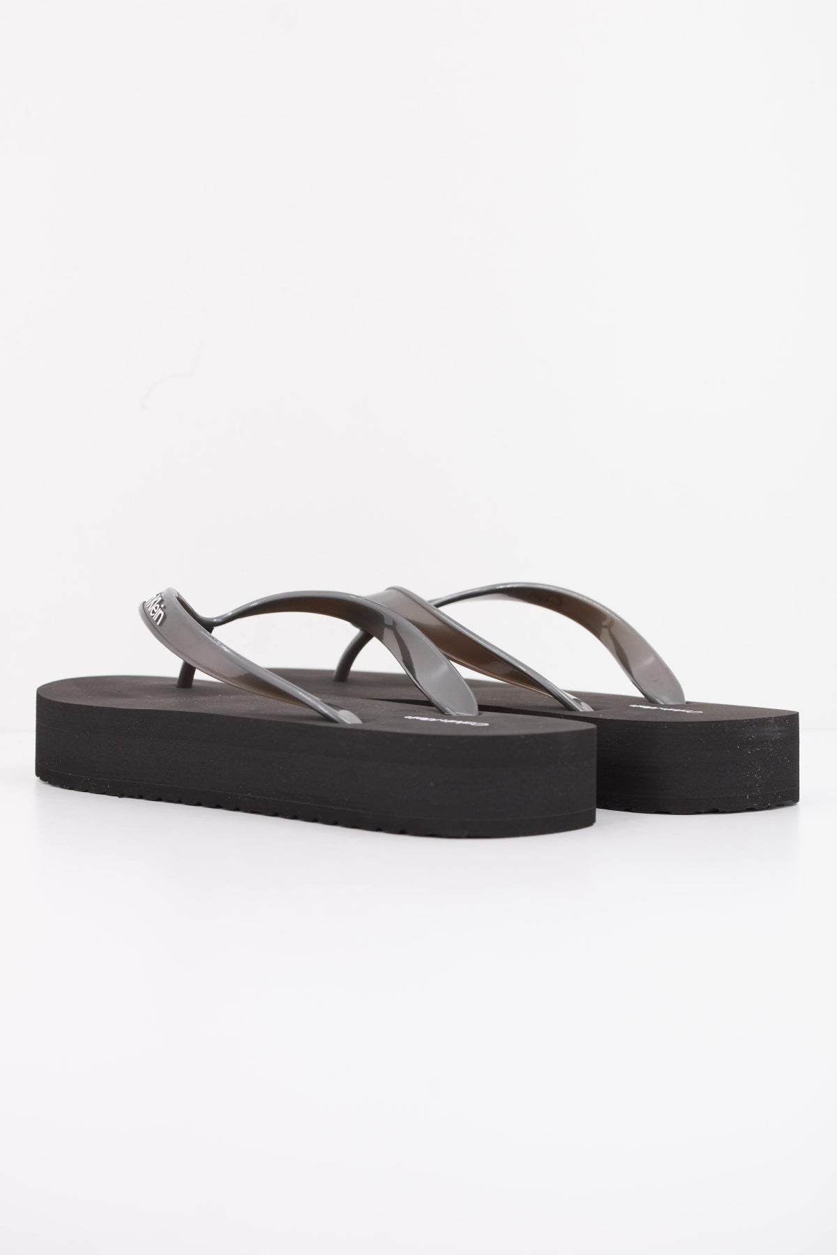 CALVIN KLEIN FLATFORM FLIP FLOP MET T en color NEGRO  (4)
