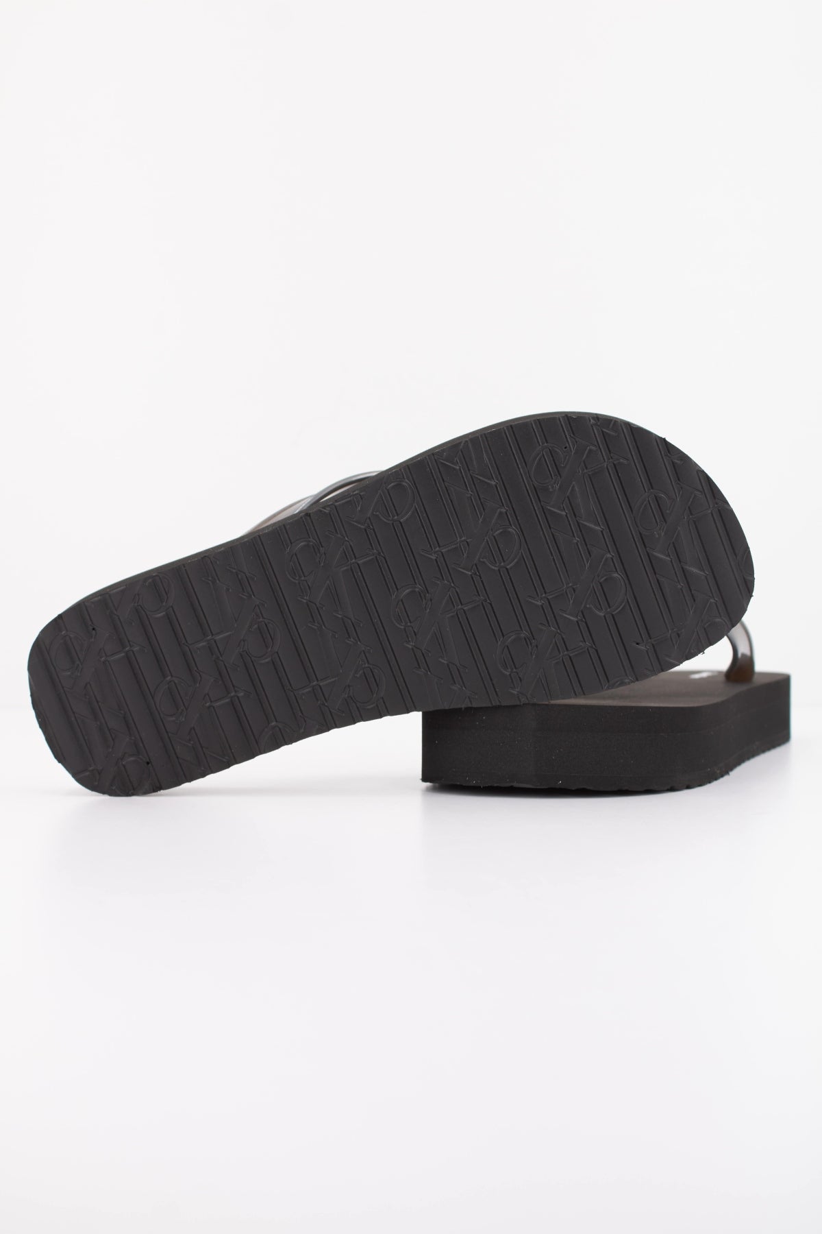 CALVIN KLEIN FLATFORM FLIP FLOP MET T en color NEGRO  (5)