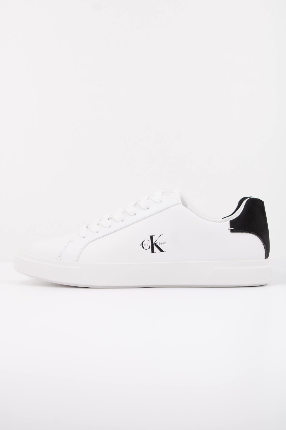 CALVIN KLEIN LOW PRO CUPS LTH ML en color BLANCO  (1)