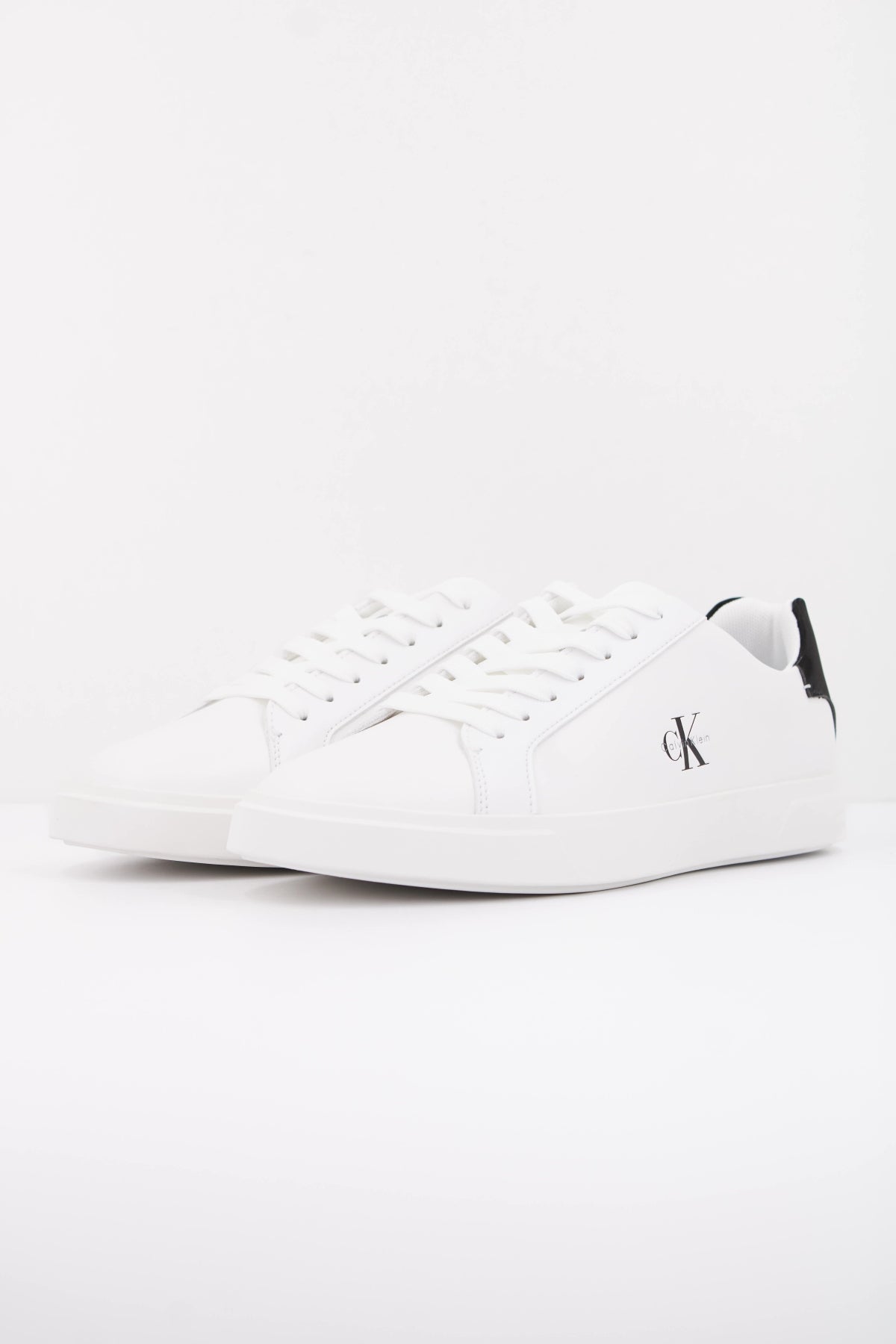 CALVIN KLEIN LOW PRO CUPS LTH ML en color BLANCO  (2)