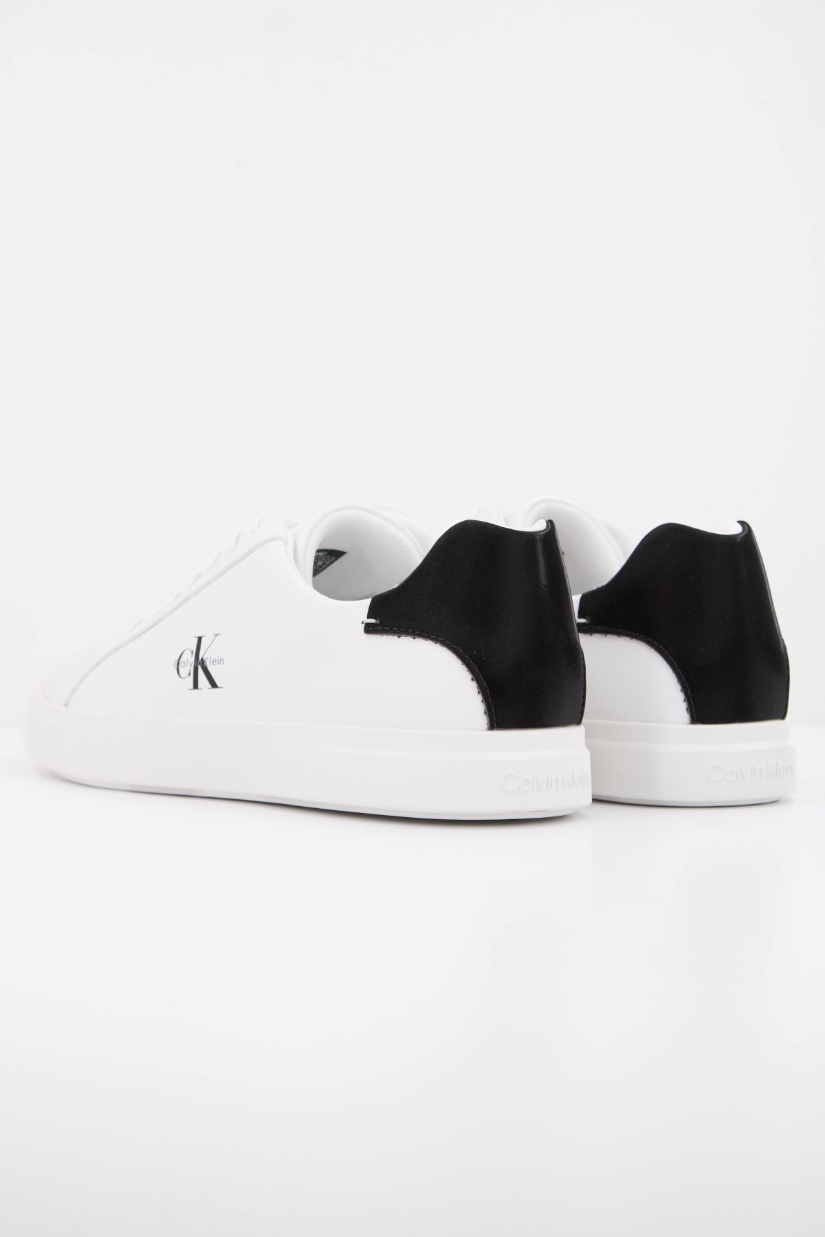 CALVIN KLEIN LOW PRO CUPS LTH ML en color BLANCO  (4)