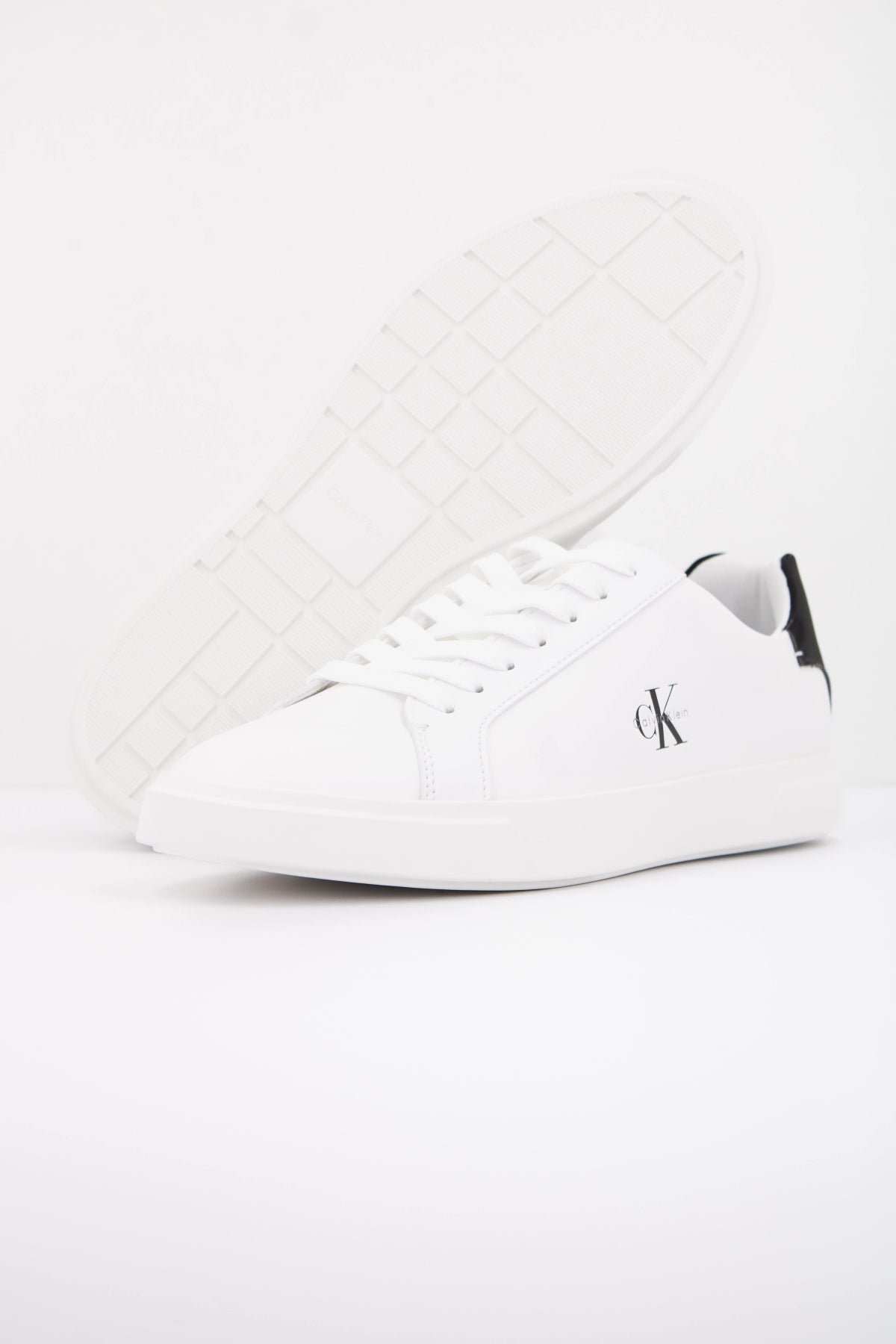 CALVIN KLEIN LOW PRO CUPS LTH ML en color BLANCO  (5)