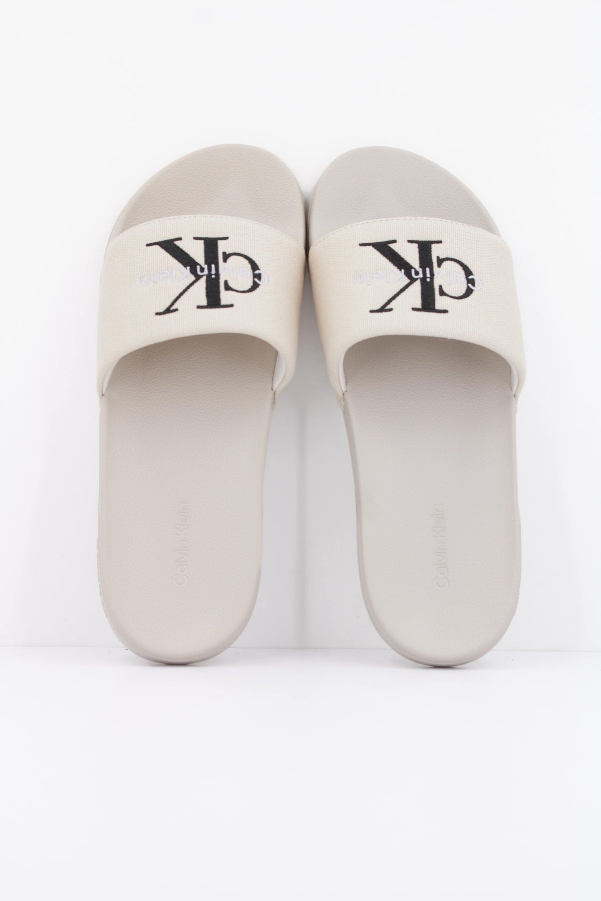 CALVIN KLEIN ESS SLIDE CV en color BEIS  (3)