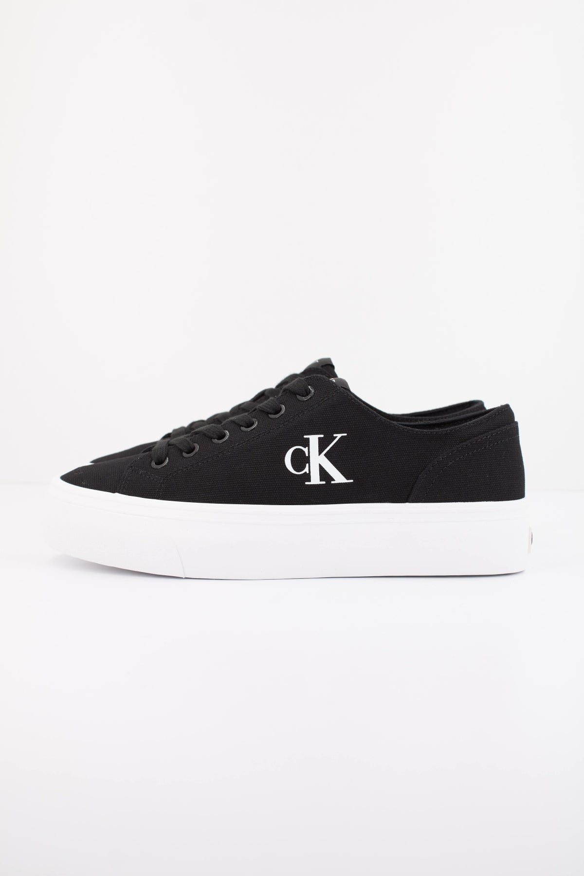 CALVIN KLEIN VULC FLATFORM LOW en color NEGRO  (1)