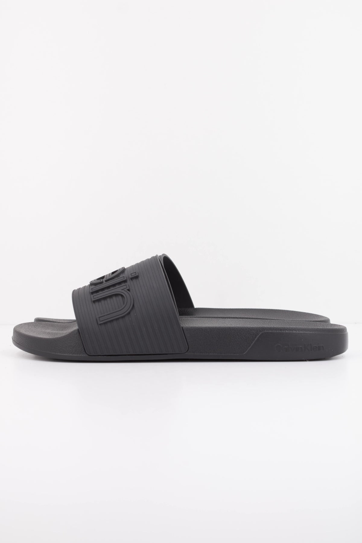 CALVIN KLEIN ESS SLIDE TEXTURE en color NEGRO  (1)
