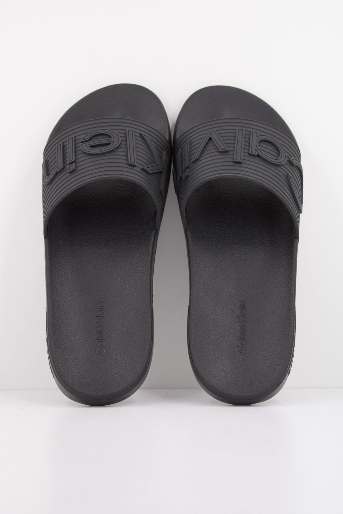 CALVIN KLEIN ESS SLIDE TEXTURE en color NEGRO  (3)