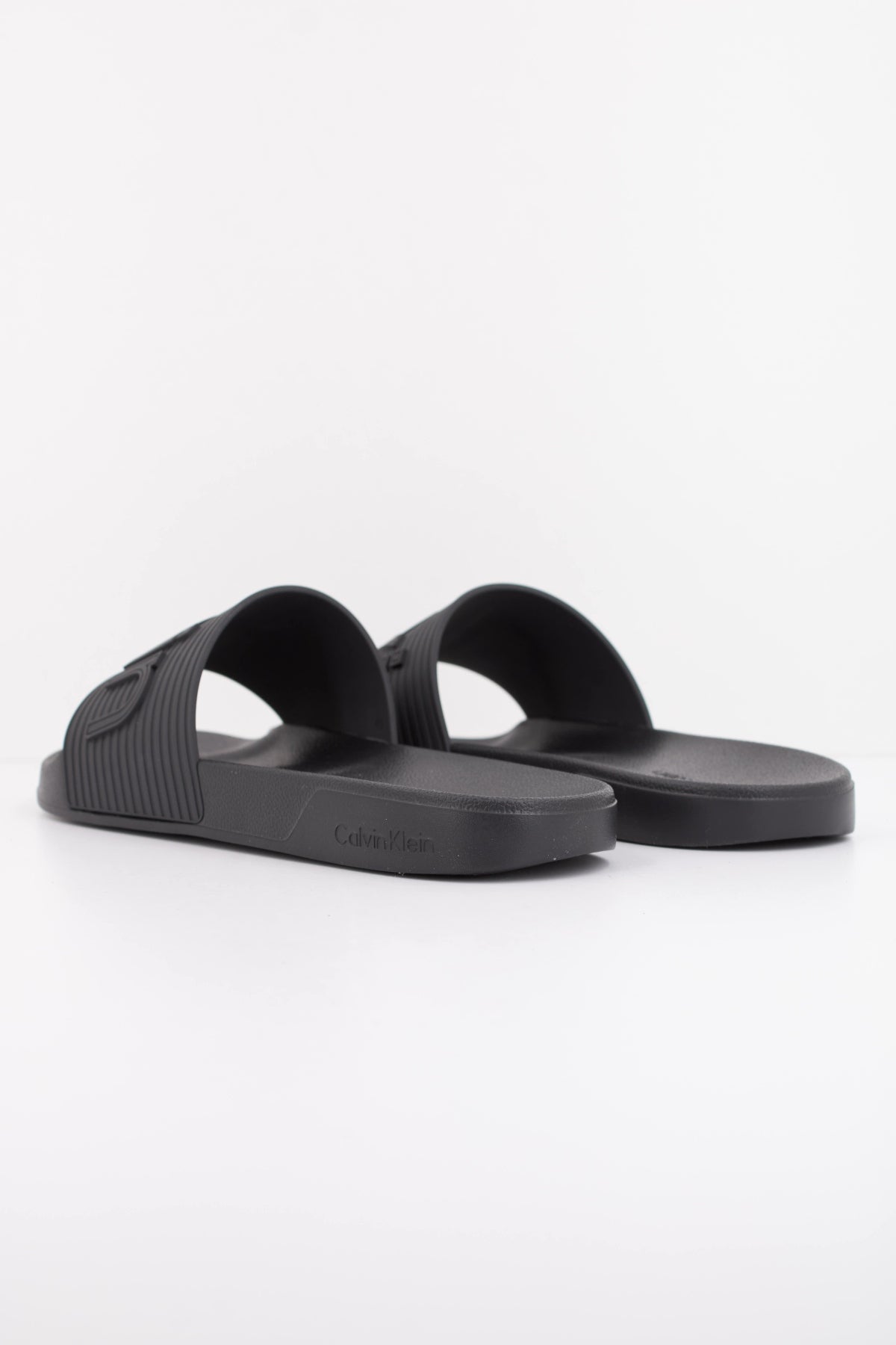 CALVIN KLEIN ESS SLIDE TEXTURE en color NEGRO  (4)