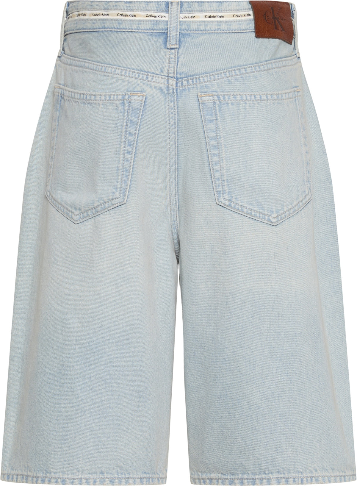 CALVIN KLEIN LVGG RELAXED BERMUDA SHORT en color AZUL  (2)