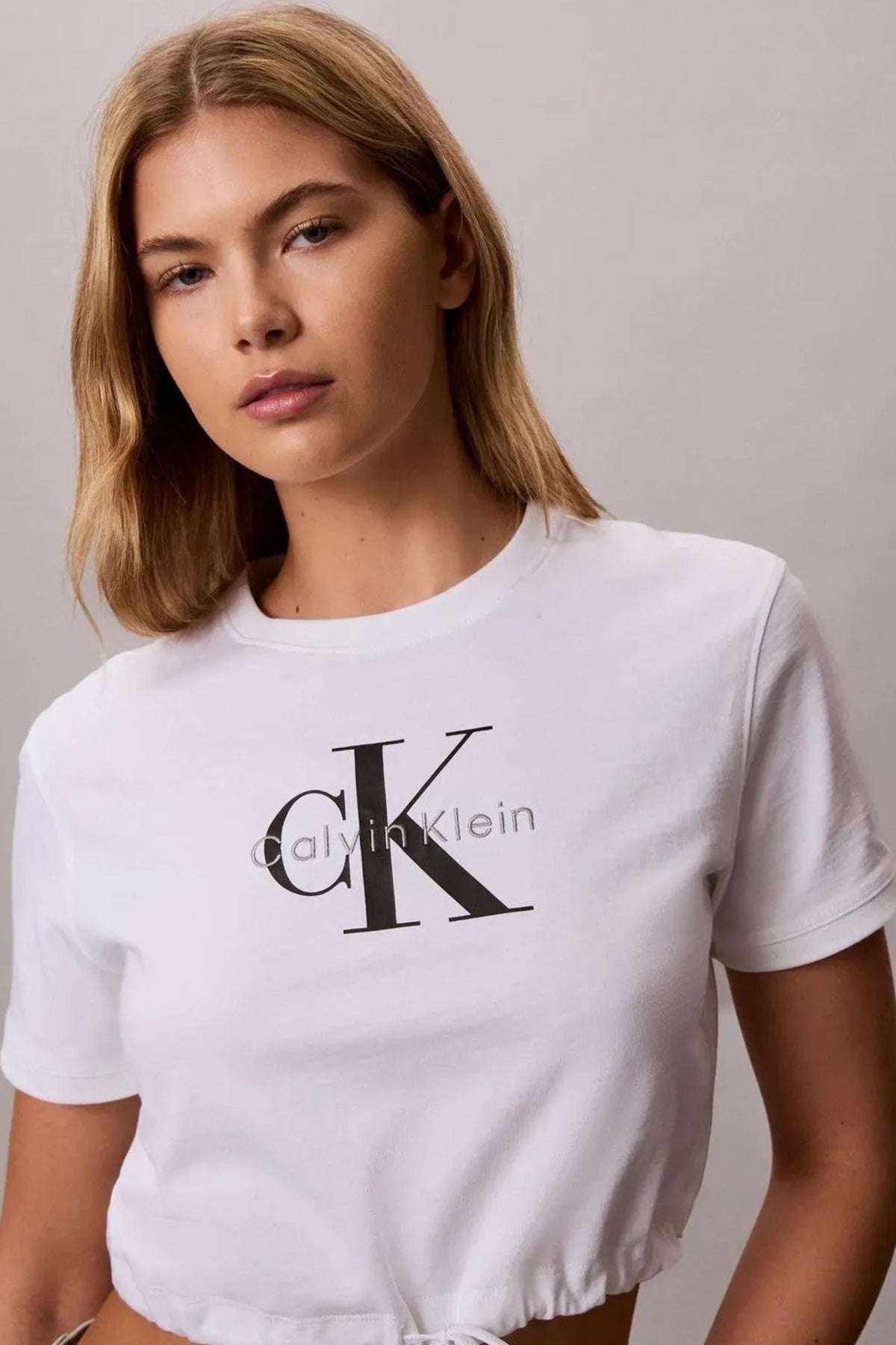 CALVIN KLEIN LVGG SS MONOLOGO CROPPED en color BLANCO  (1)