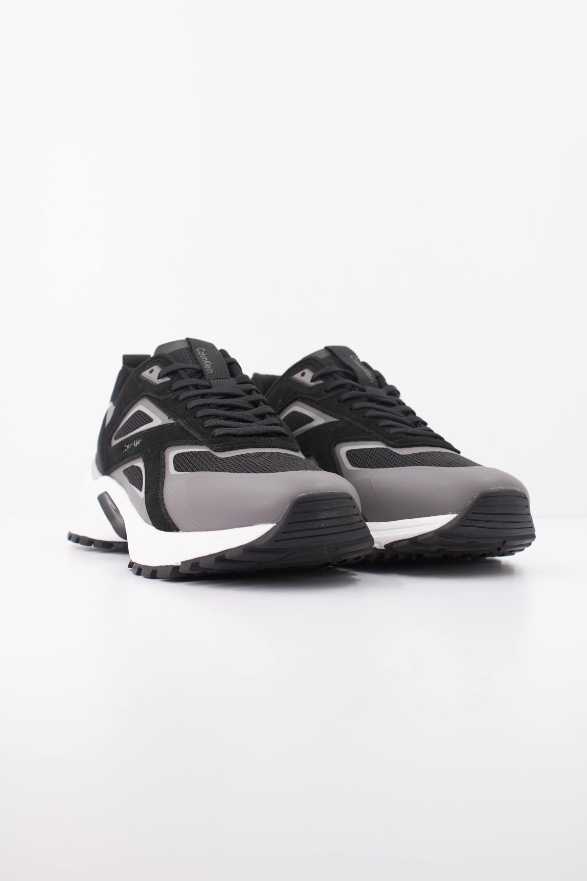 CALVIN KLEIN HIKE RUNNER CK STRIPE MI en color NEGRO  (2)