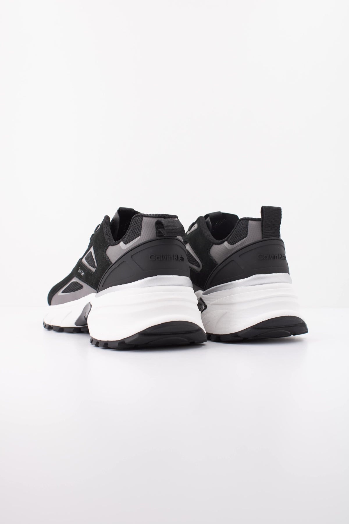 CALVIN KLEIN HIKE RUNNER CK STRIPE MI en color NEGRO  (4)