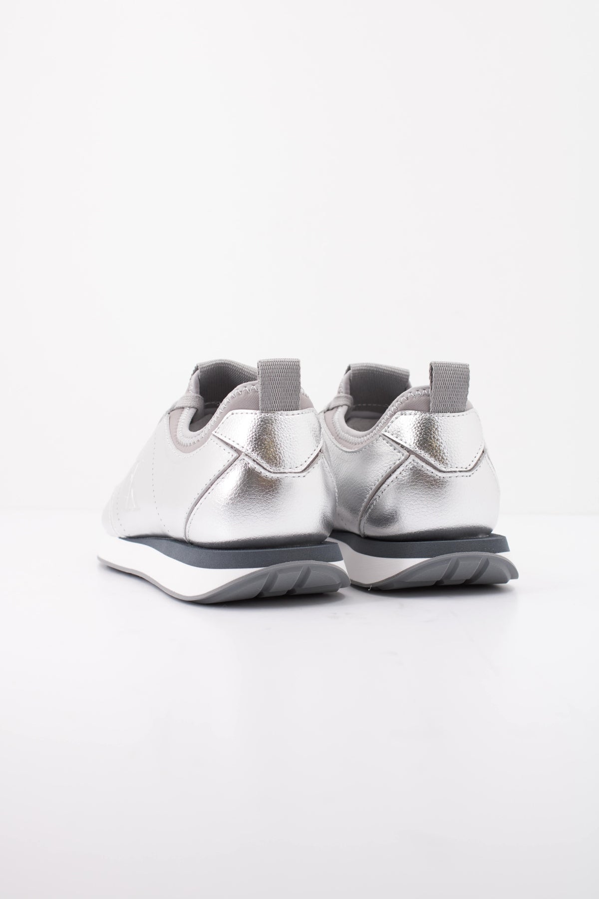 CALVIN KLEIN RETRO RUNNER METALLIC en color PLATA  (4)