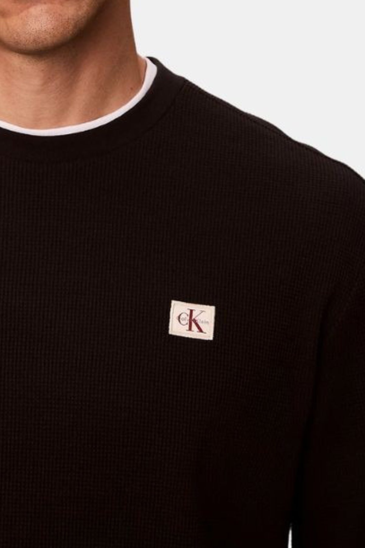 CALVIN KLEIN LVEM LS WAFFLE BADGE CREWNK T en color NEGRO  (3)