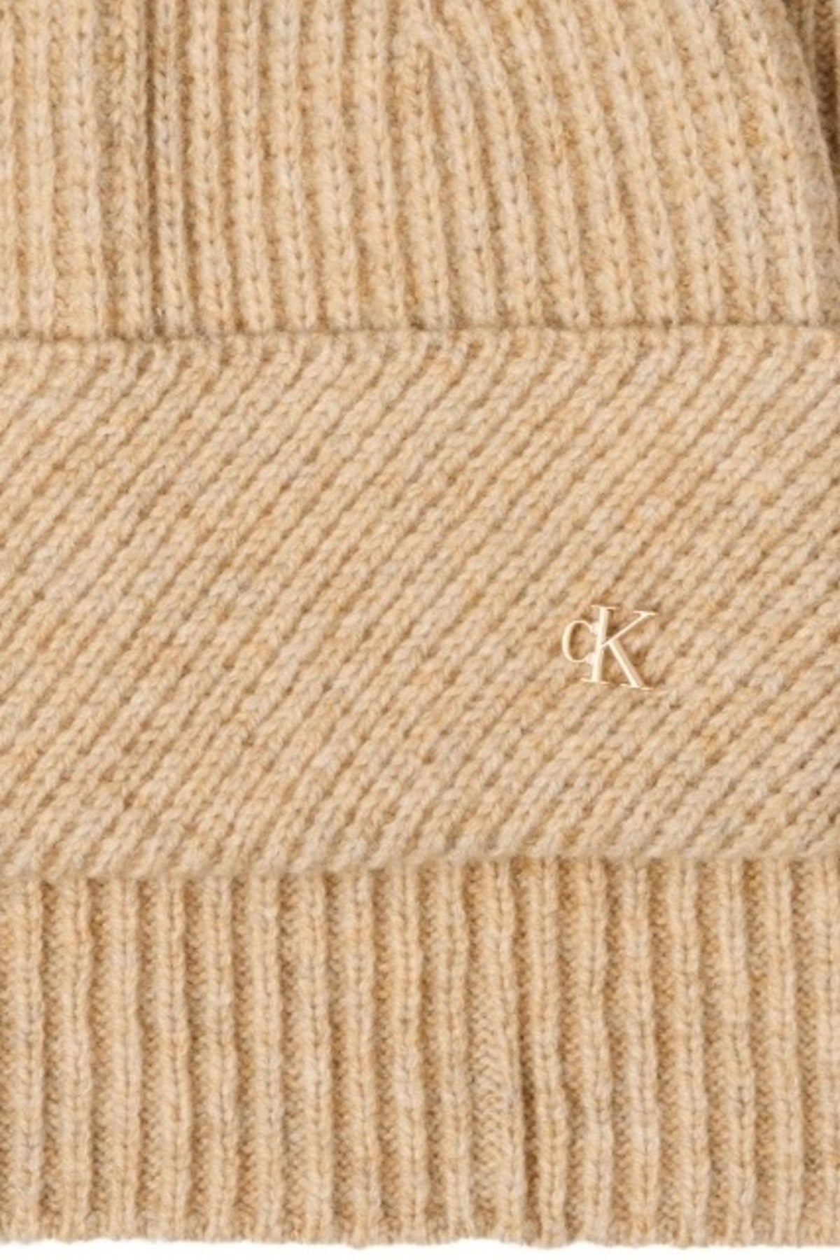 CALVIN KLEIN LVFG METAL BEANIE SCARF GIFTS en color BEIS  (3)