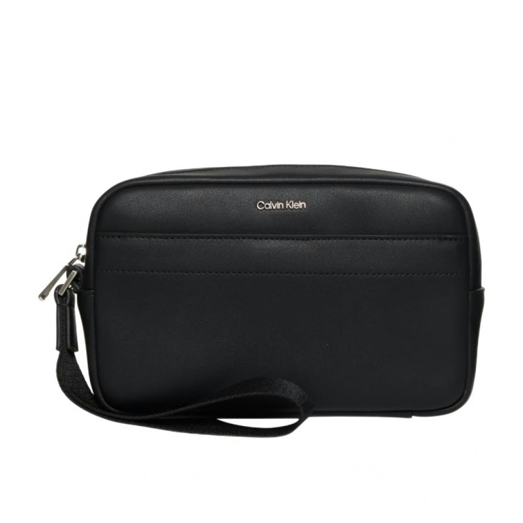 CALVIN KLEIN LVDG RAISED POUCH W HANDLE en color NEGRO  (4)