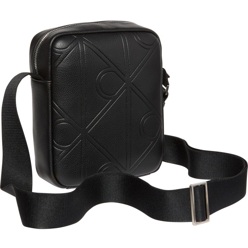 CALVIN KLEIN LVDG EMBLEM AOP EMBOSS REPORT en color NEGRO  (5)