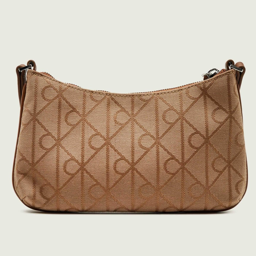 CALVIN KLEIN LVFG EMBLEM AOP JACQUARD MINI en color MARRON CLARO  (5)