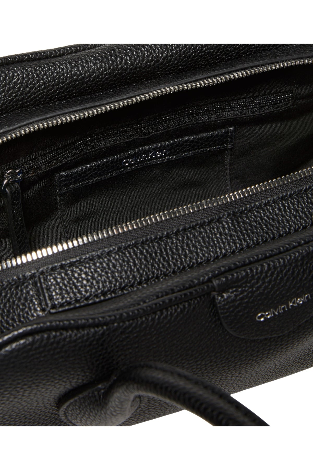 CALVIN KLEIN LVFG EMBLEM TRIO PEBBLE BAG en color NEGRO  (3)