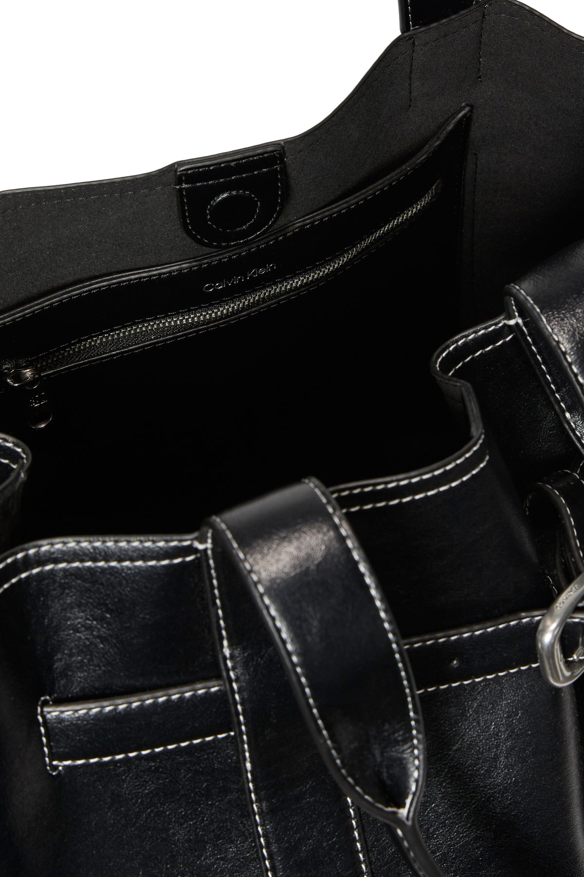 CALVIN KLEIN LVFG BUCKLE MEDIUM BUCKET en color NEGRO  (3)