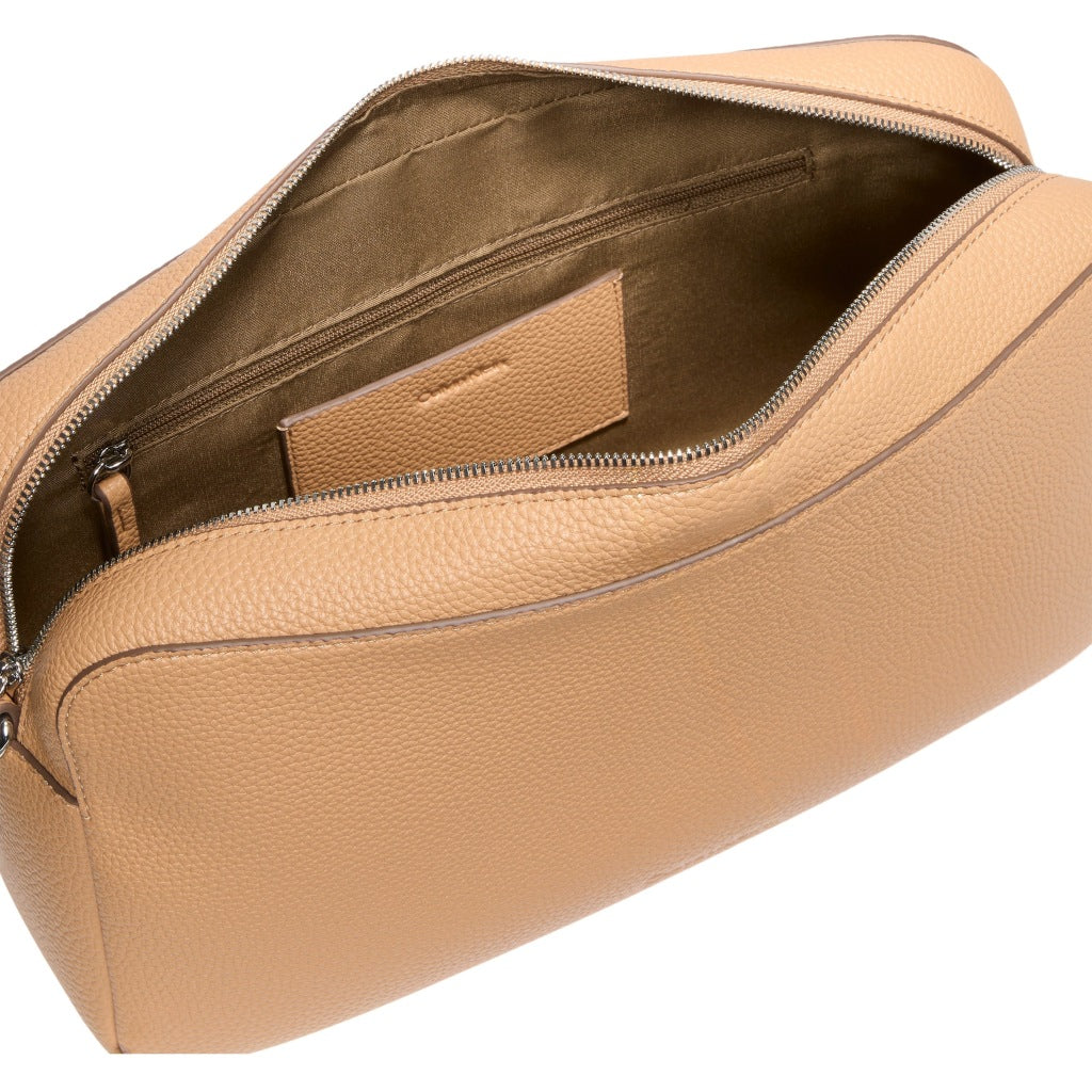 CALVIN KLEIN LVFG WEBBING X STRAP CAMERA en color MARRON CLARO  (6)
