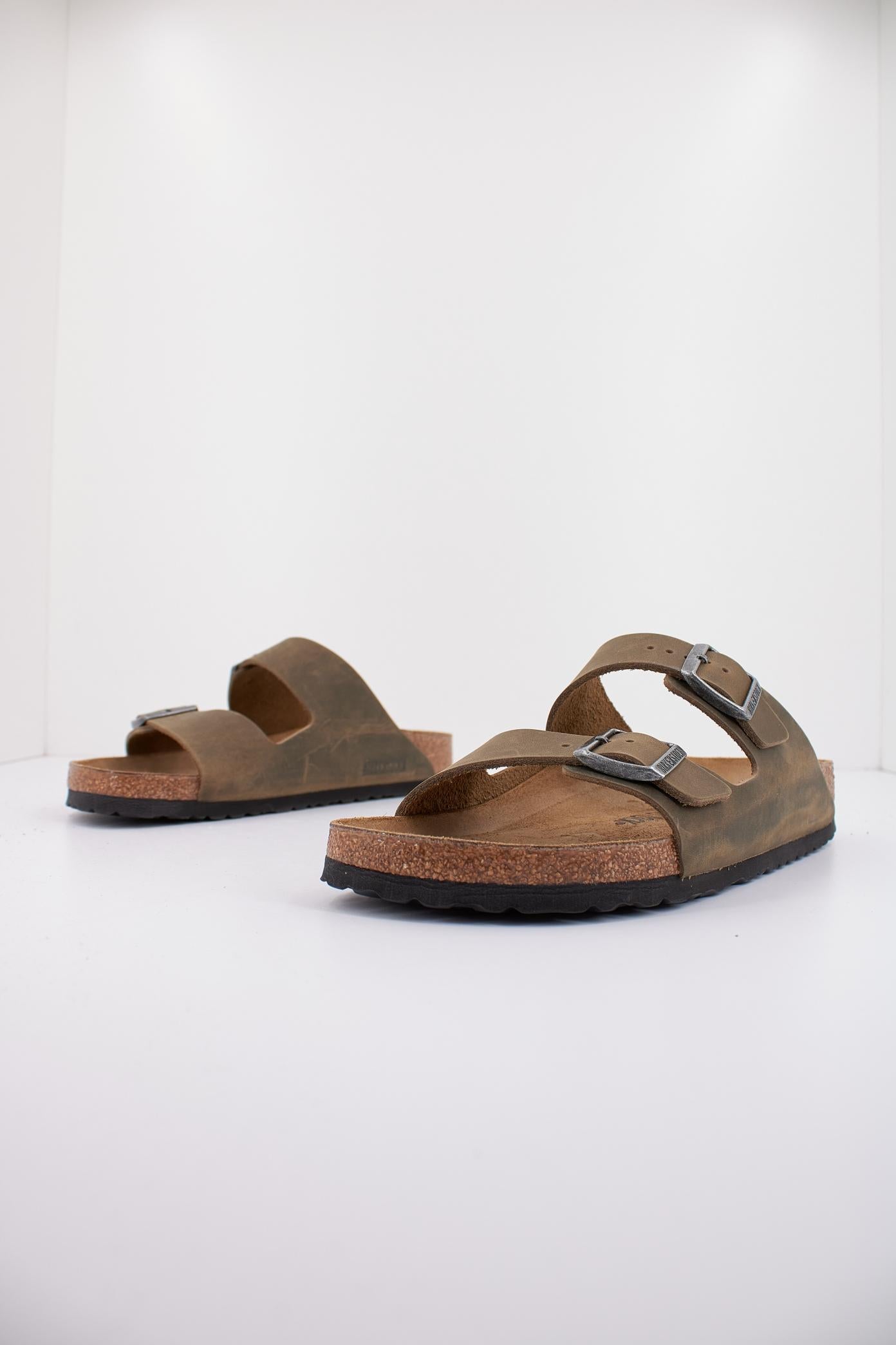 BIRKENSTOCK ARIZONA OILED LEATHER en color VERDE  (2)