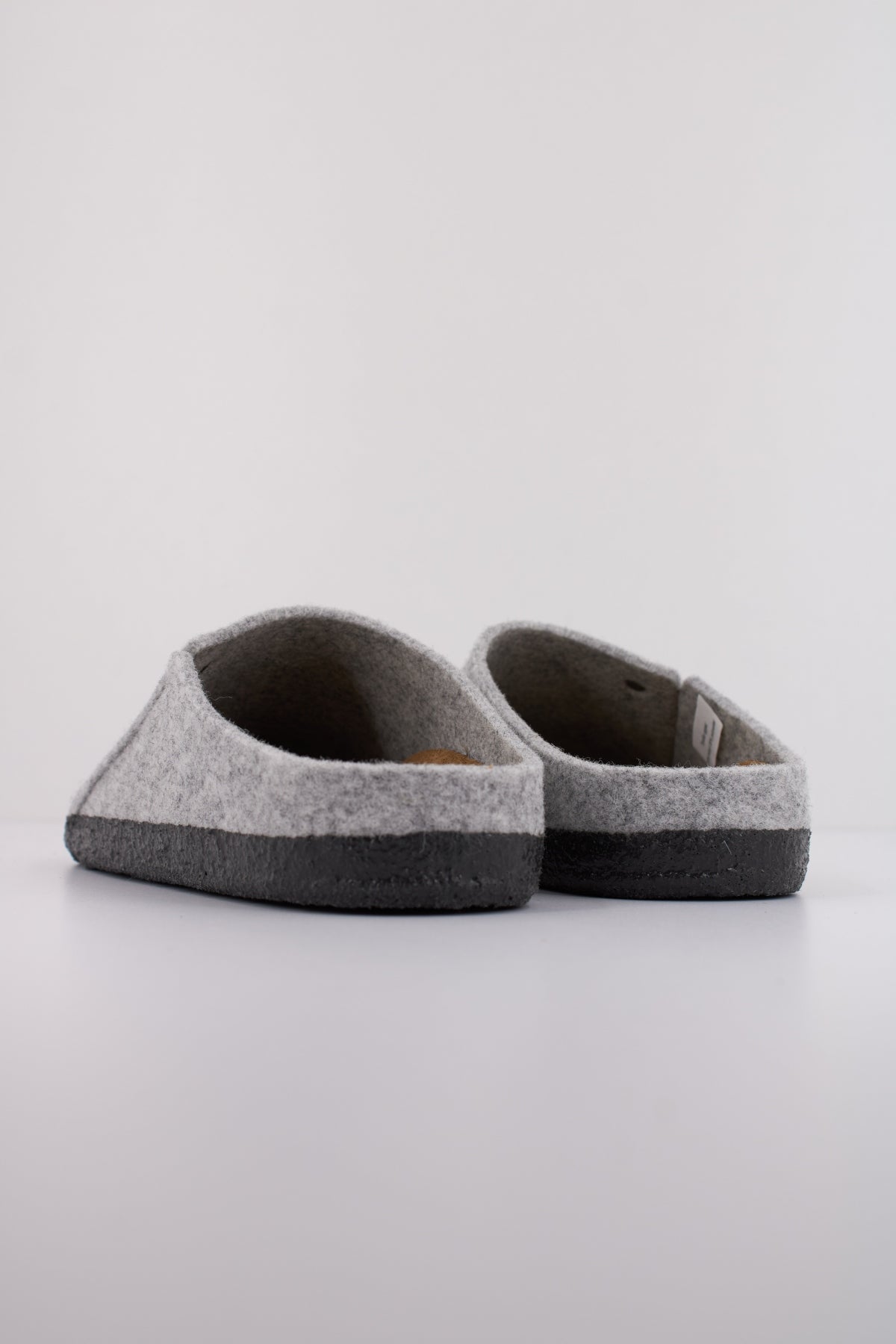 BIRKENSTOCK ZERMATT RIVET en color GRIS  (4)