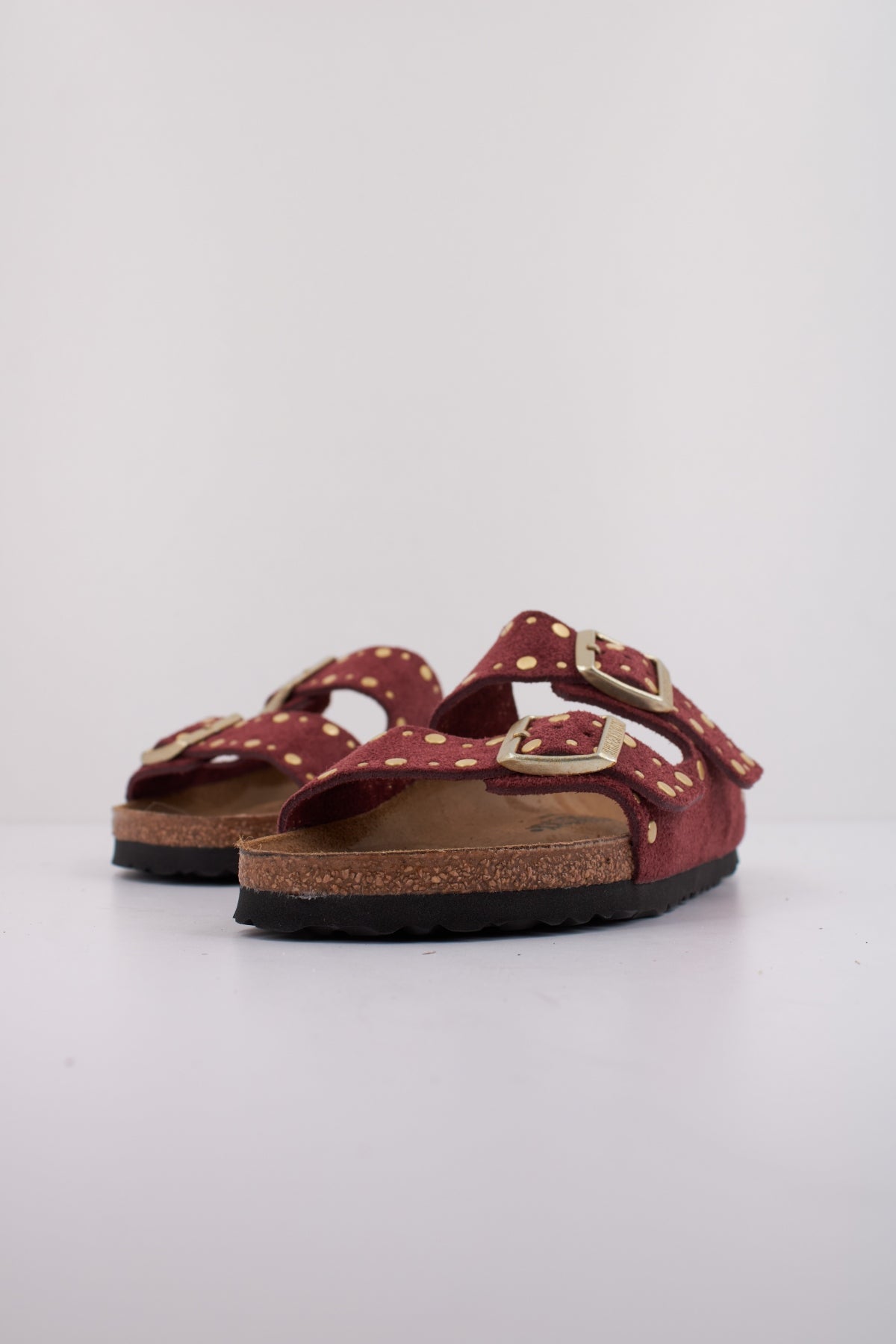 BIRKENSTOCK ARIZONA RIVET en color BURDEOS  (2)