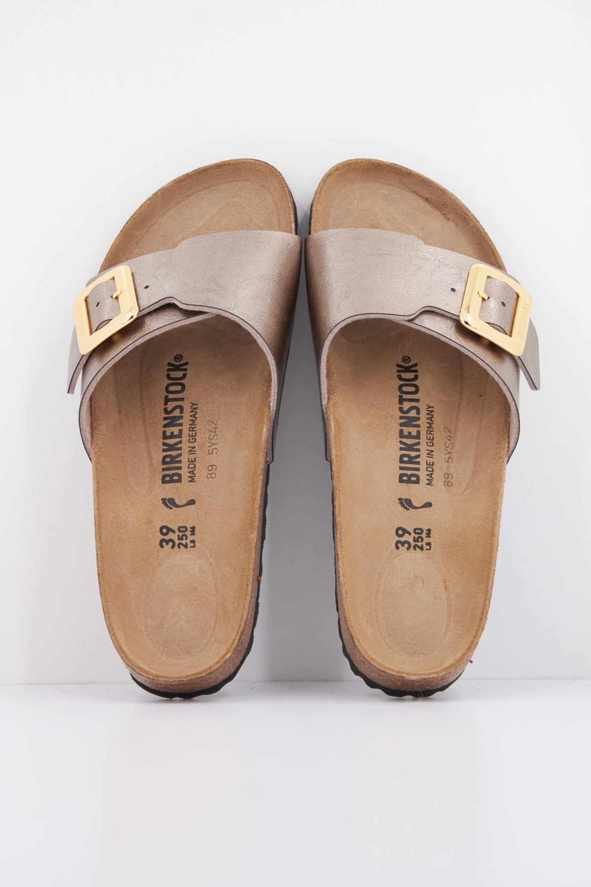BIRKENSTOCK CATALINA LUXE BUCKLE en color BRONCE  (3)
