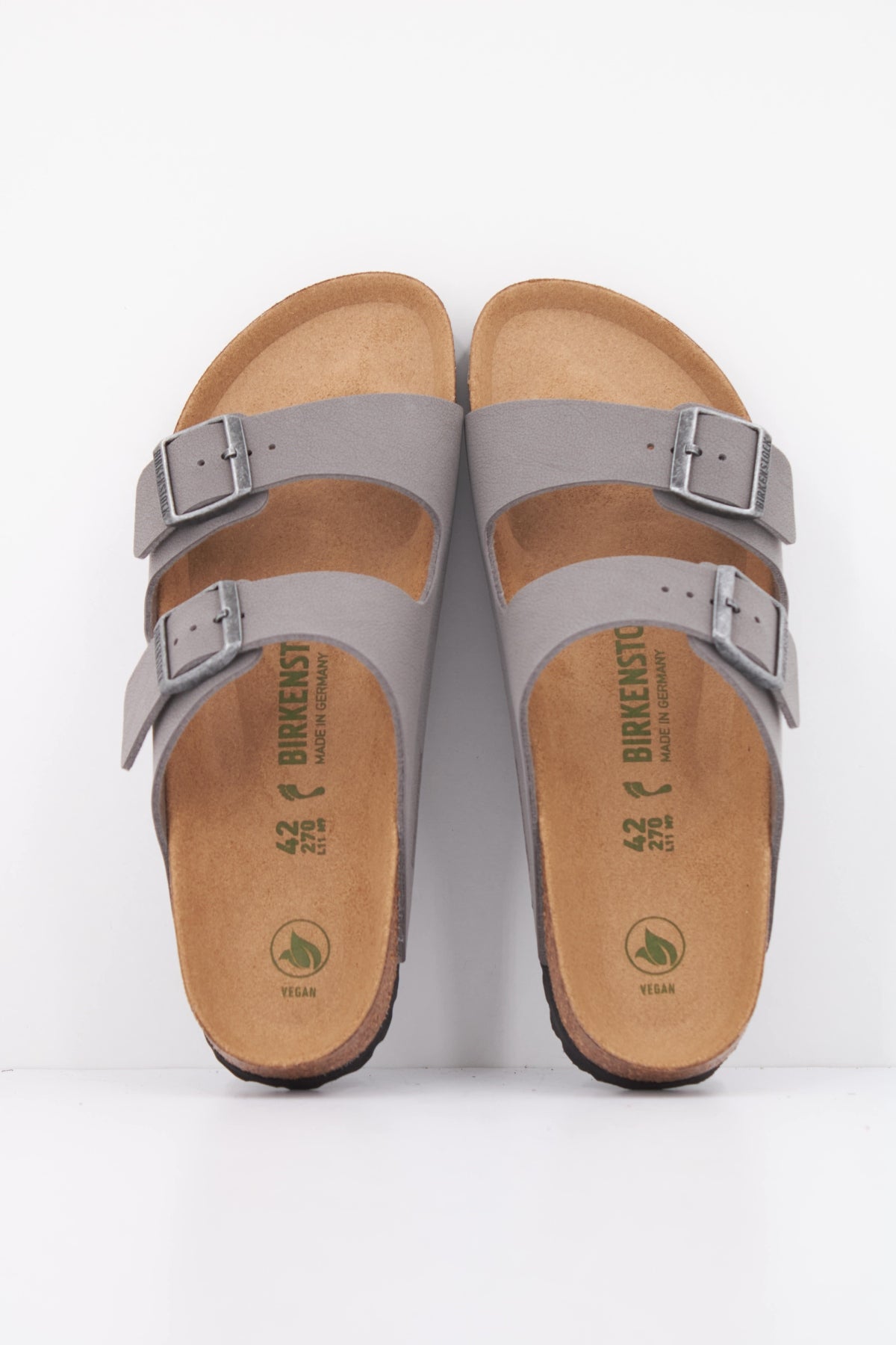 BIRKENSTOCK ARIZONA VEGAN BIRKIBUC en color GRIS  (3)