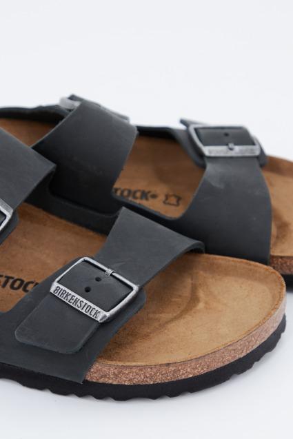 BIRKENSTOCK Arizona NU Oiled Black en color NEGRO  (2)