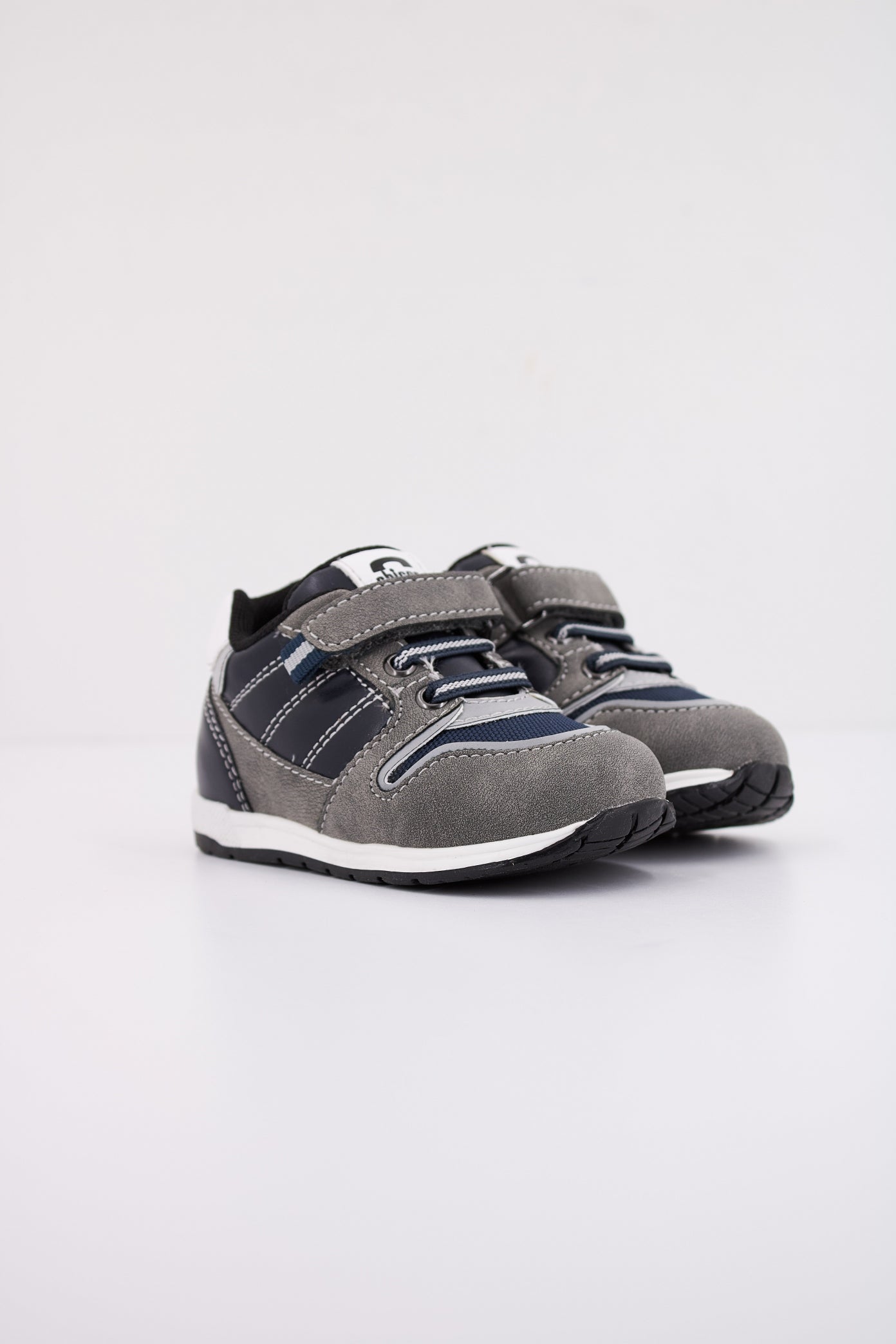 CHICCO OTA BAJA GANTIX en color GRIS  (2)