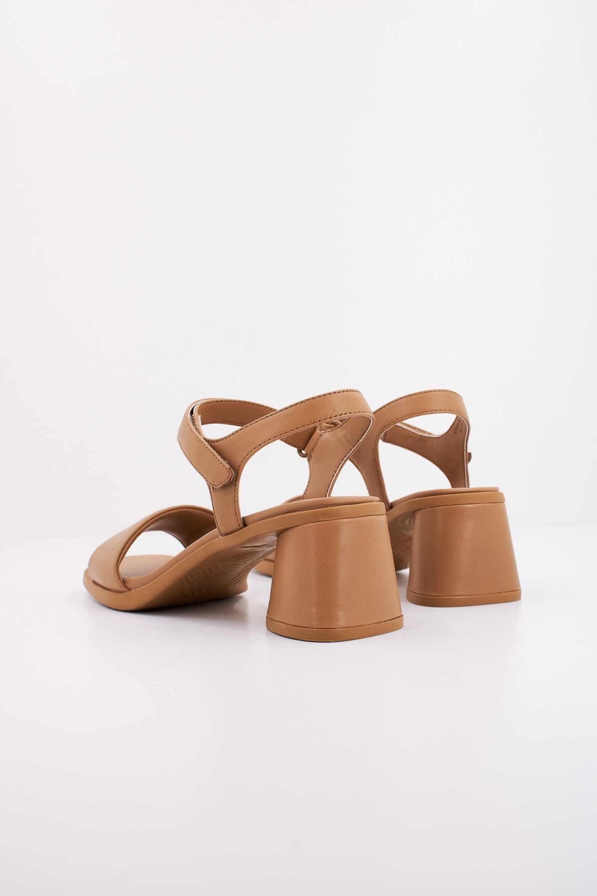 CAMPER KIARA SANDAL en color MARRON CLARO  (3)
