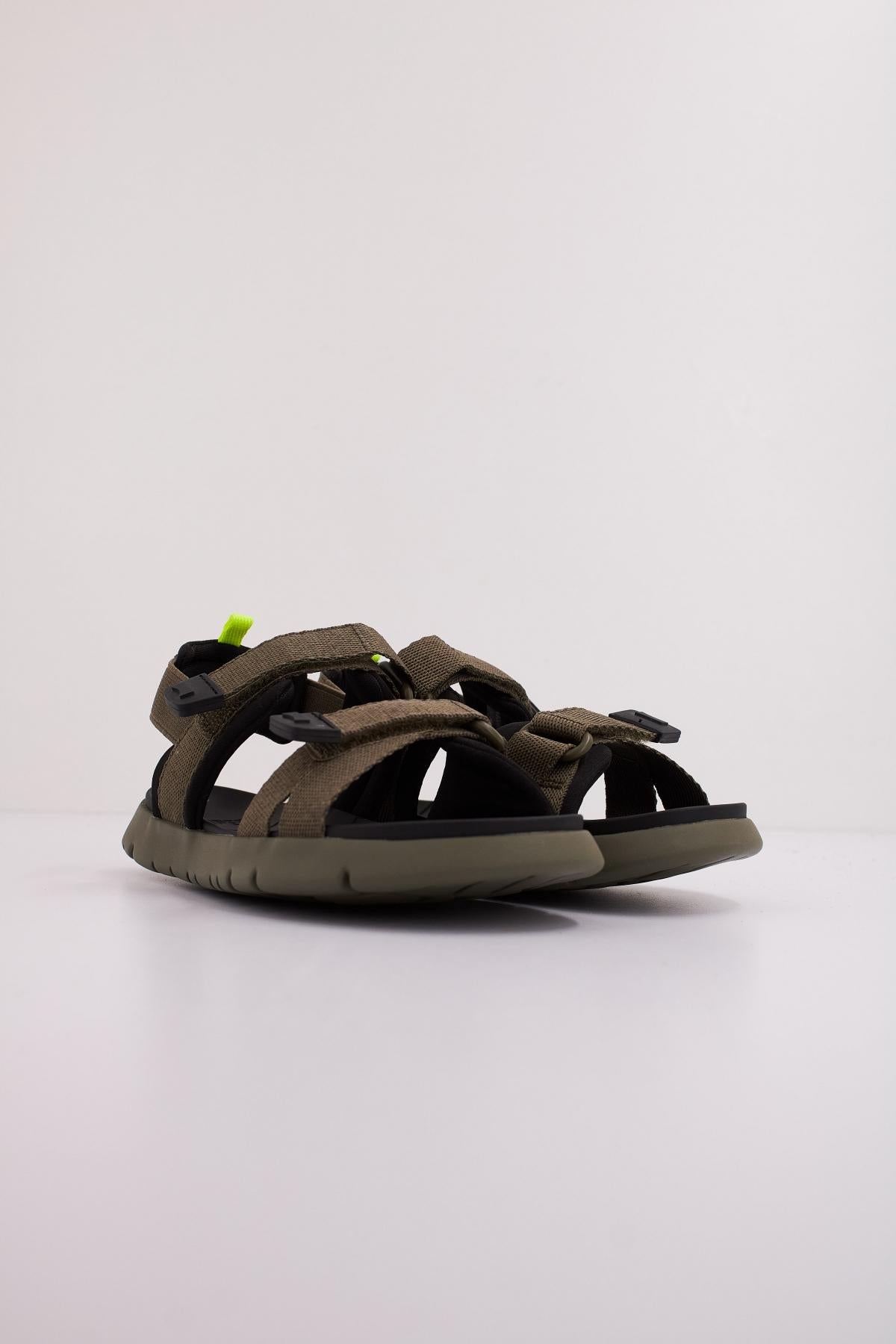 CAMPER ORUGA SANDAL en color VERDE  (2)